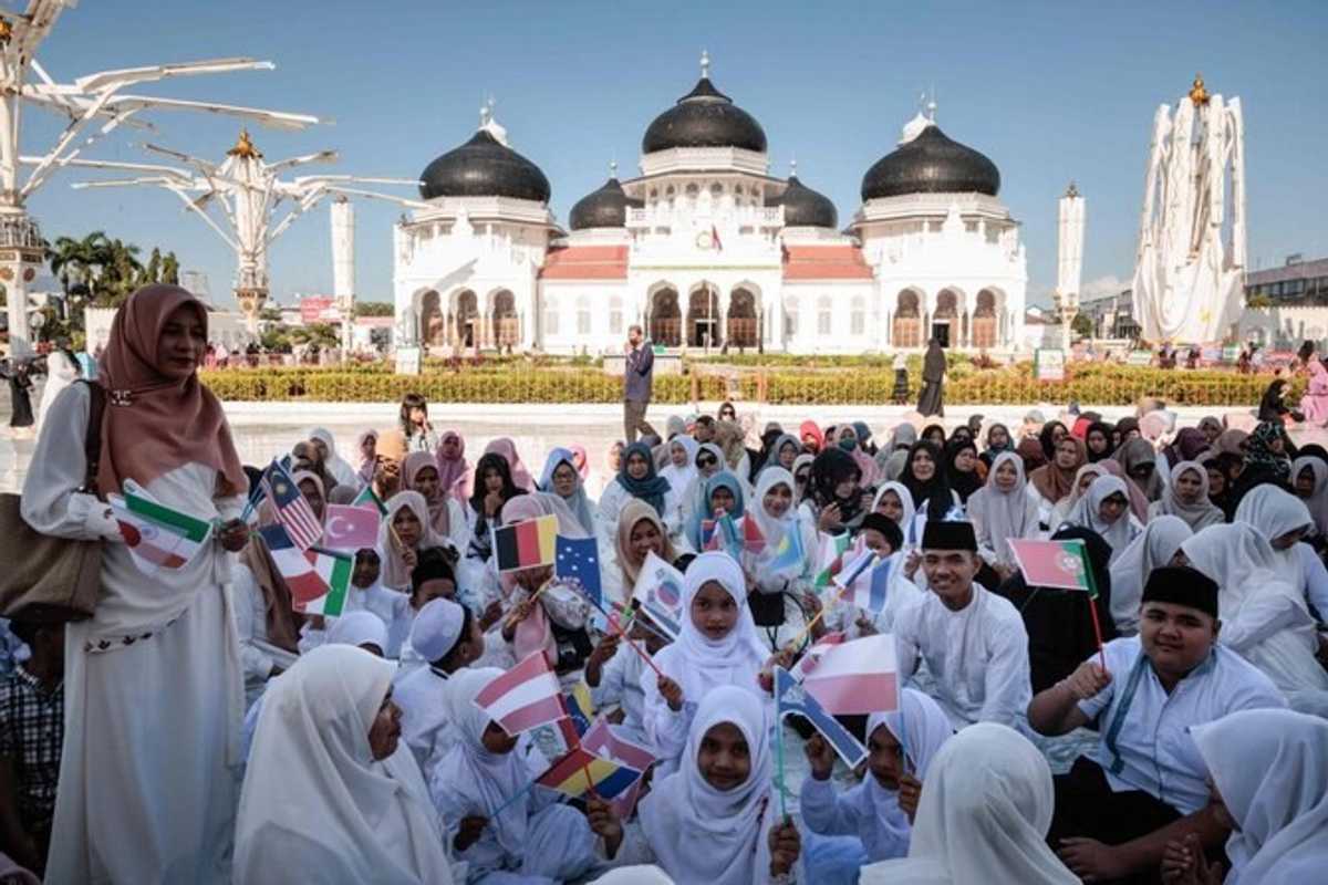 Tears, prayers as Asia mourns tsunami dead 20 years on