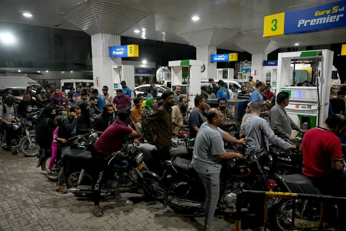 Pakistan announces free public transport, subsidies to offset fuel shock
