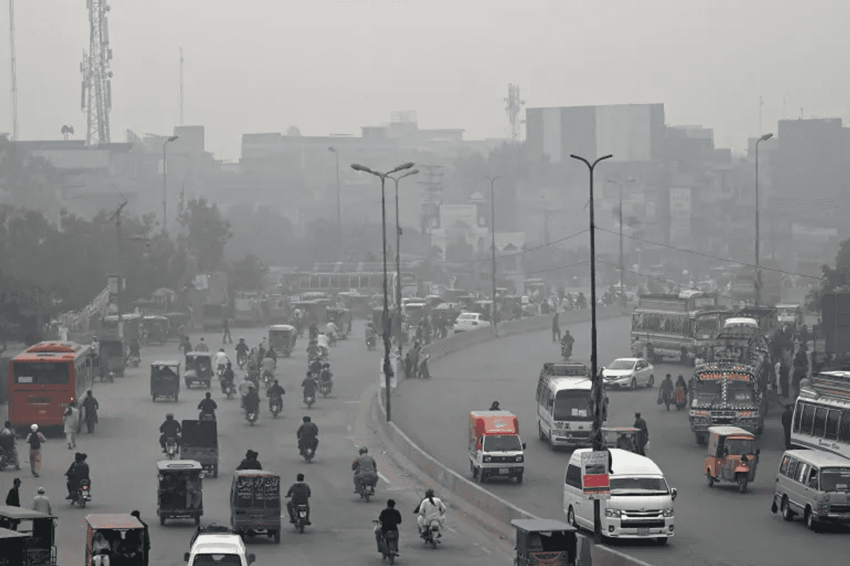 Air monitor records pollution level in Pakistan's Lahore 80 times above WHO limit