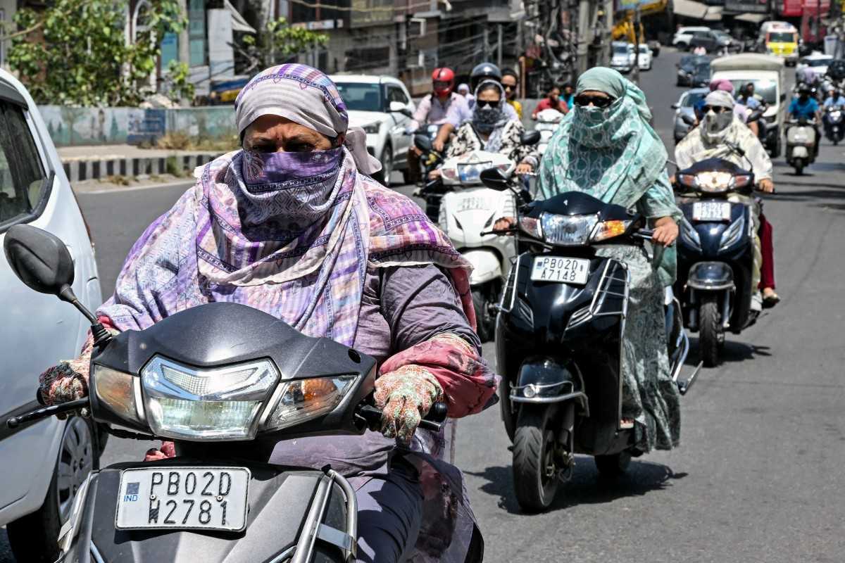 Heatstroke kills 16 in India as temperatures climb