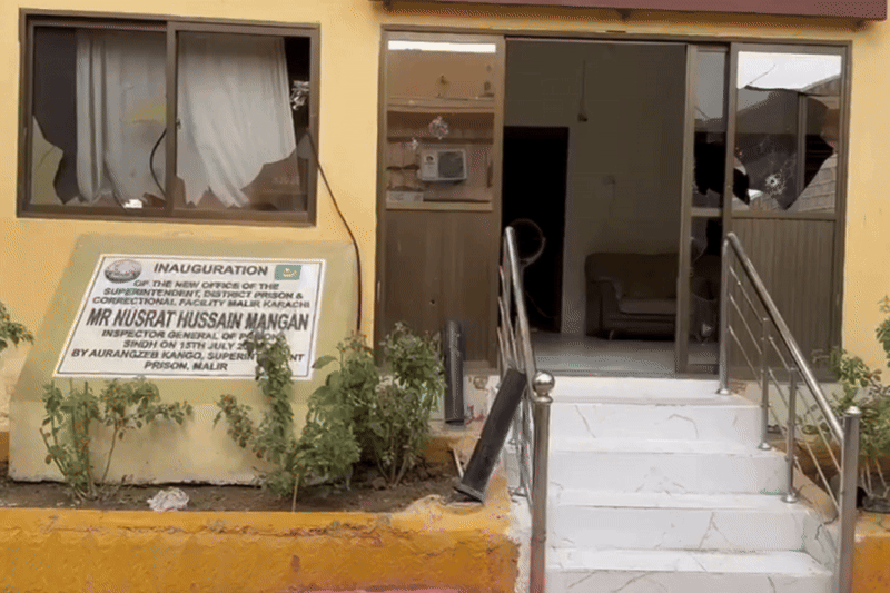 Pakistan disciplines three top prison officials after massive jailbreak in Karachi