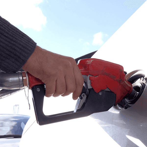 Pakistan’s PKR 100 petrol subsidy faces dealer concerns over implementation