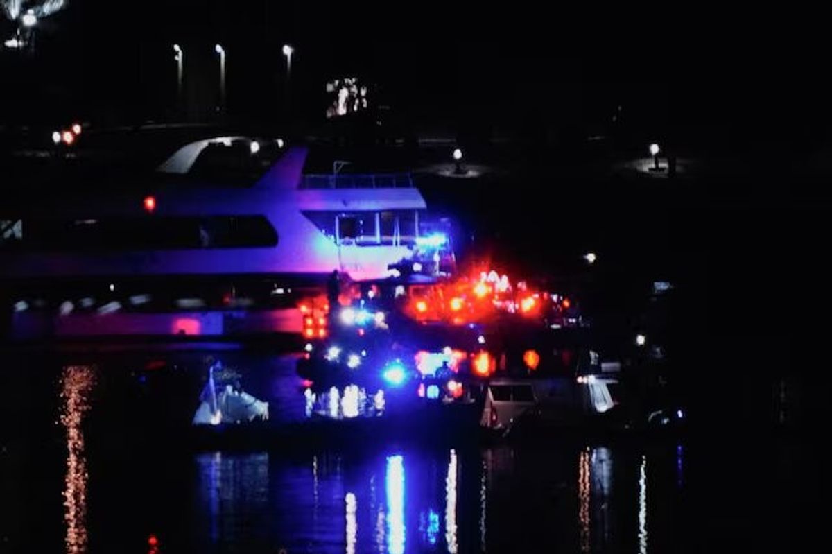 No survivors after helicopter collides with plane over Washington