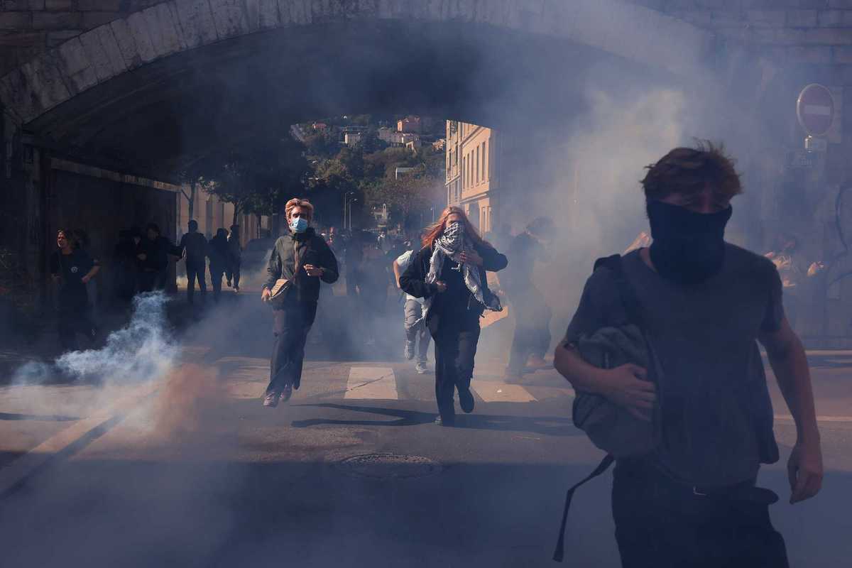 Over 730 high schools disrupted across France as student protests turn violent, triggering 1,700 arrests