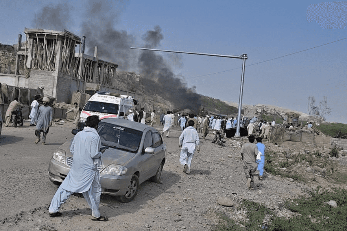 Suicide blast targeting DI Khan police checkpost kills 13, injures 33