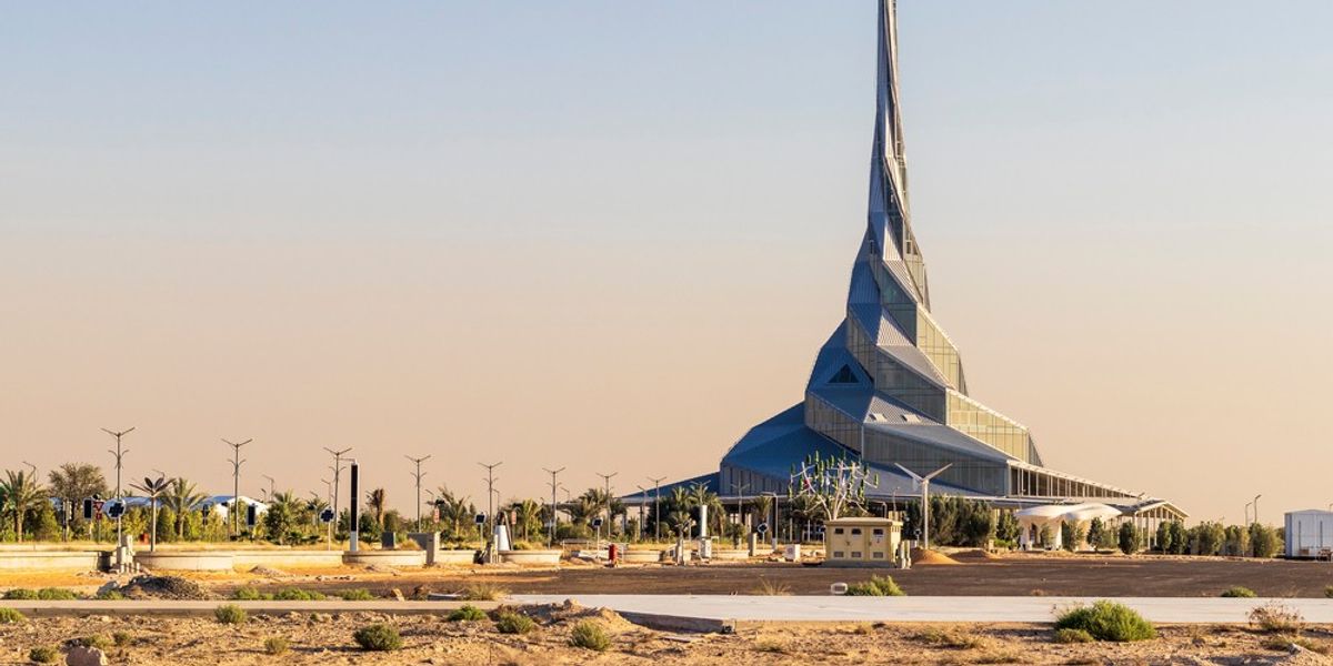 Dewa Solar DEWA invites bids for 1,600MW solar park expansion | Nukta