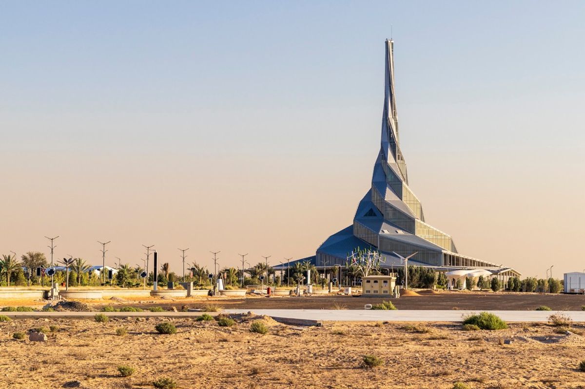 DEWA invites bids for 1,600MW seventh phase of Dubai’s mega solar park