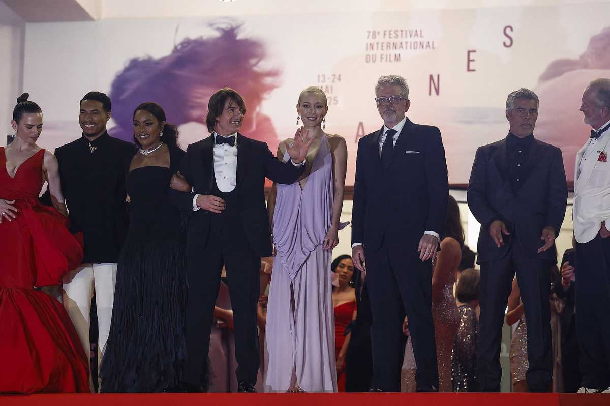 Cruise's superhuman stunts steal the show at 'Mission: Impossible' premiere