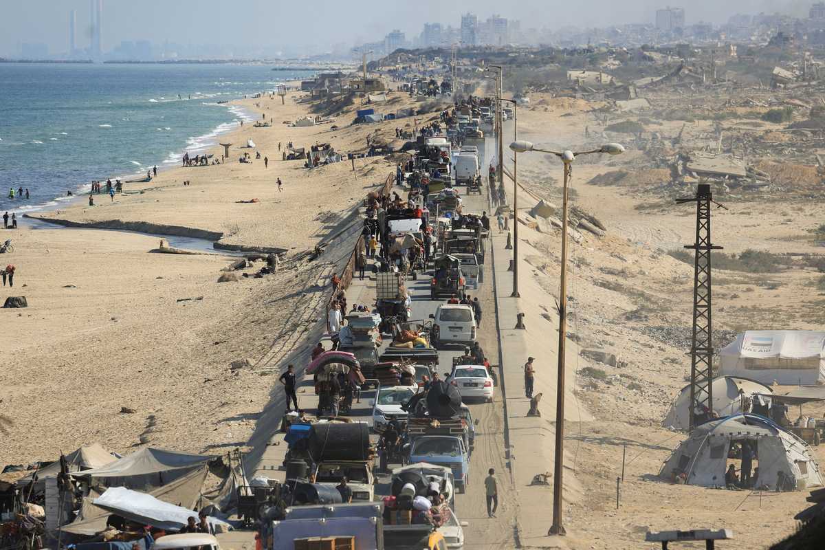 Israeli tanks push deeper into Gaza City as Trump talks peace