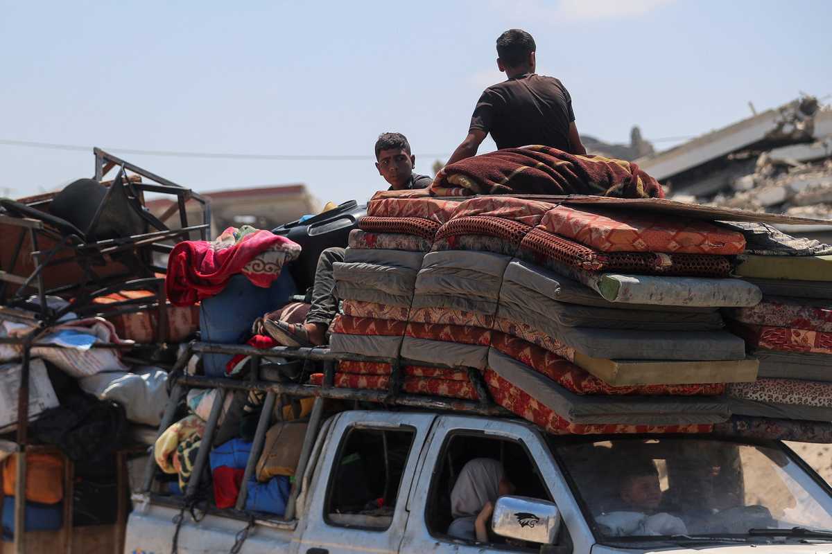 Thousands of Palestinians leave Gaza City fearing Israeli offensive