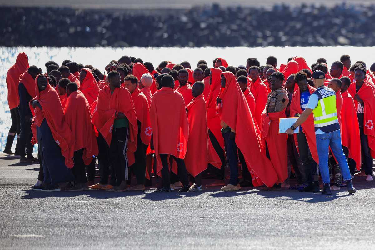 EU plans march proposal for migrant 'return hubs' outside bloc