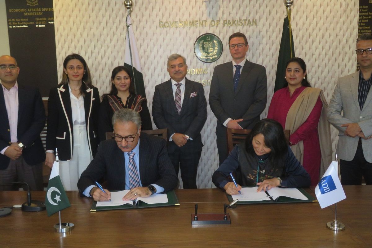 Pakistan signs $500 million climate loan agreement with ADB