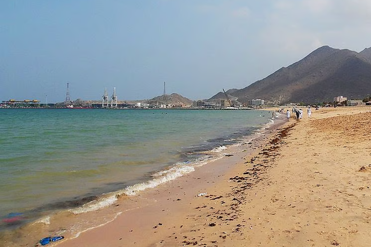 Swimming suspended at UAE’s Khor Fakkan beach following oil spill