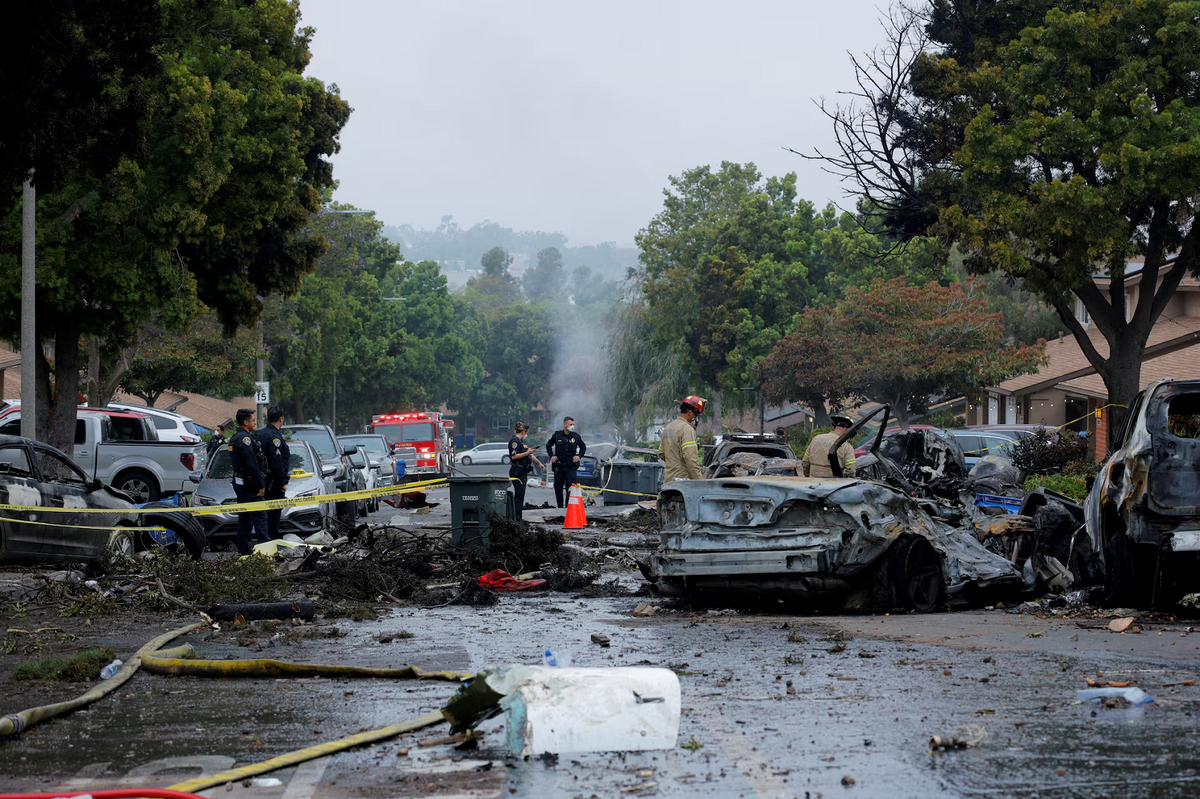 Pilot, all 5 passengers killed in San Diego plane crash