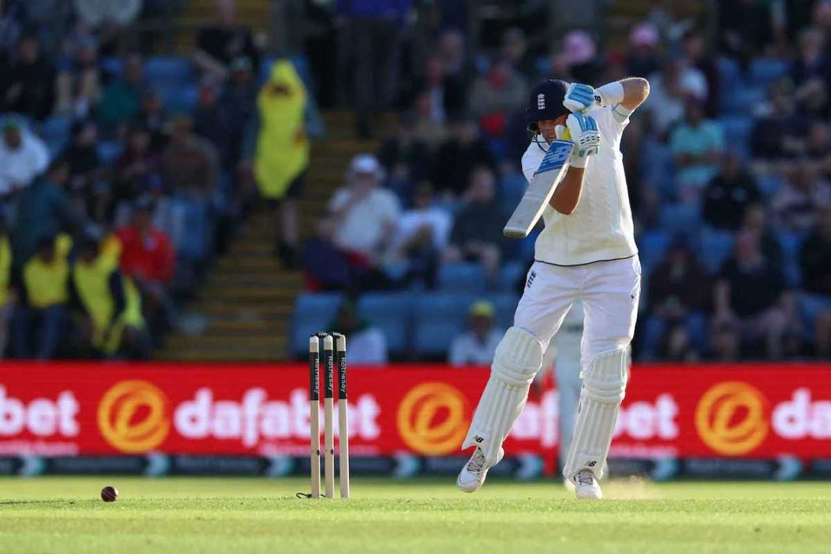 England in command after bowling out Pakistan for 171 on opening day of Leeds Test