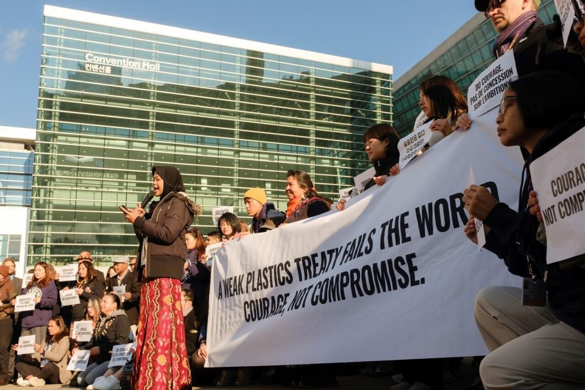 Nations warn of deadlock at landmark plastic pollution talks