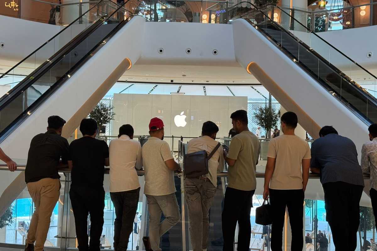 Apple iPhone 16 launch in UAE: Tight security, high expectations, and scalpers