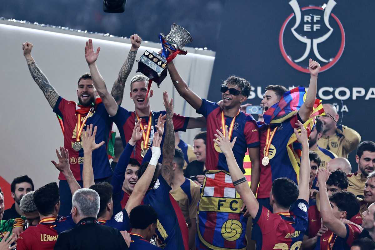 Barcelona thrashes Real Madrid 5-2 to win Spanish Super Cup