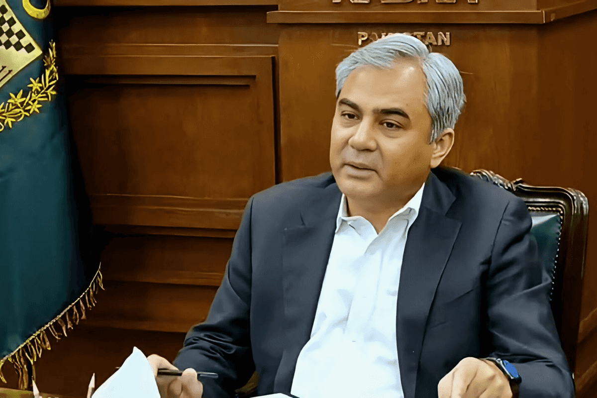 Pakistan urges businessmen to bring back $10B before budget