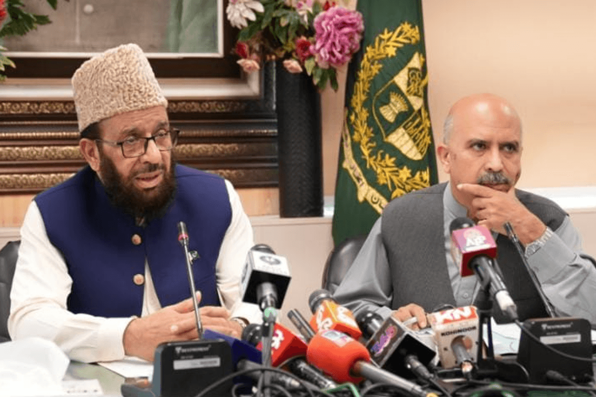 Pakistan begins PKR3.5B refund to 2025 Hajj pilgrims, process to conclude by Oct 31