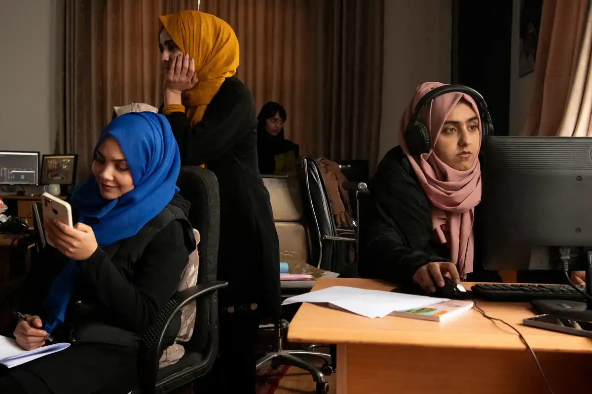 From looms to laptops, Afghan women lose lifeline in Taliban internet ban