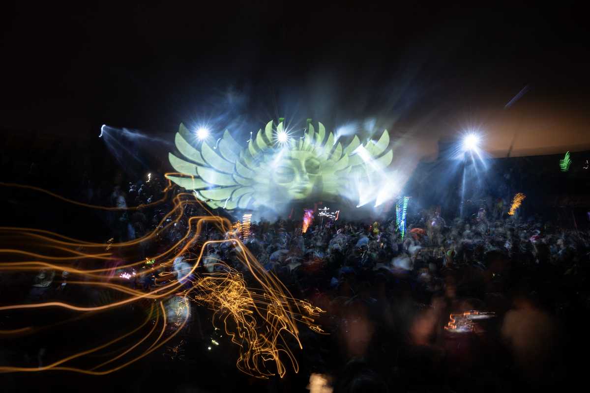 Glastonbury 2025 tickets sell out in 35 minutes