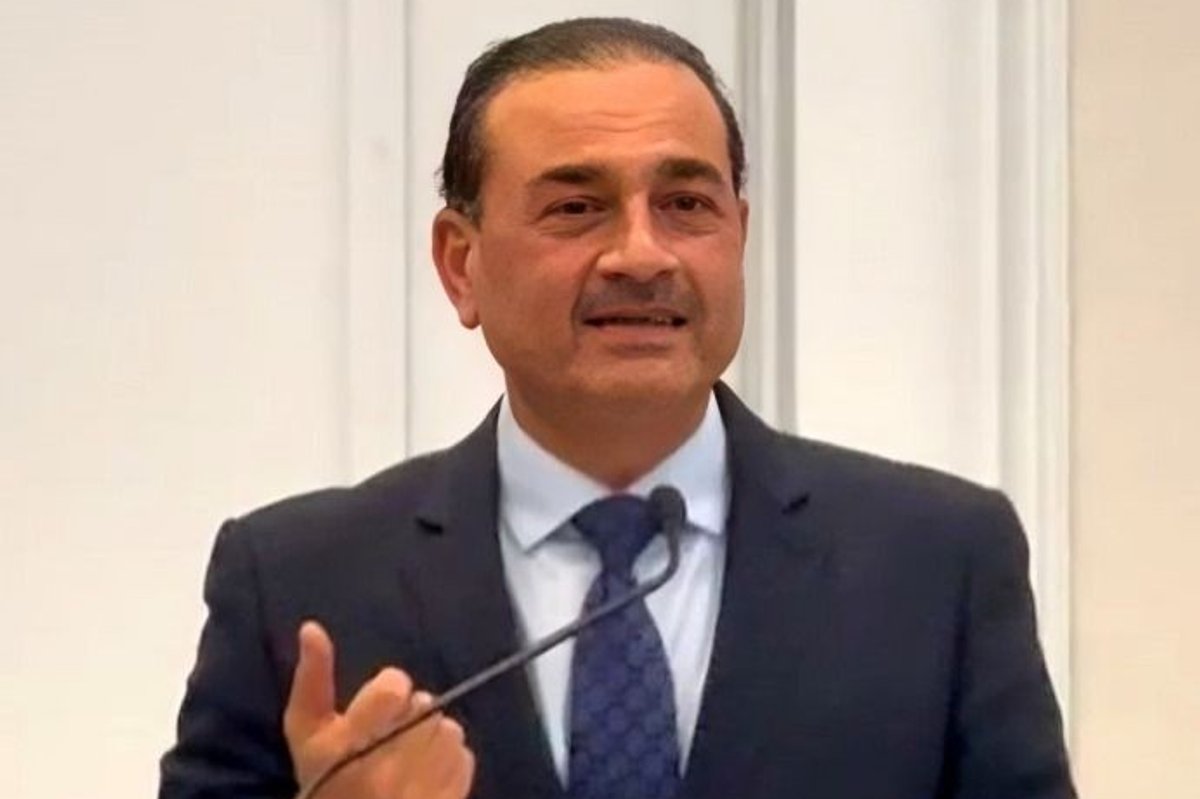 Pakistan’s army chief meets diaspora in US amid signs of renewed ties with Washington