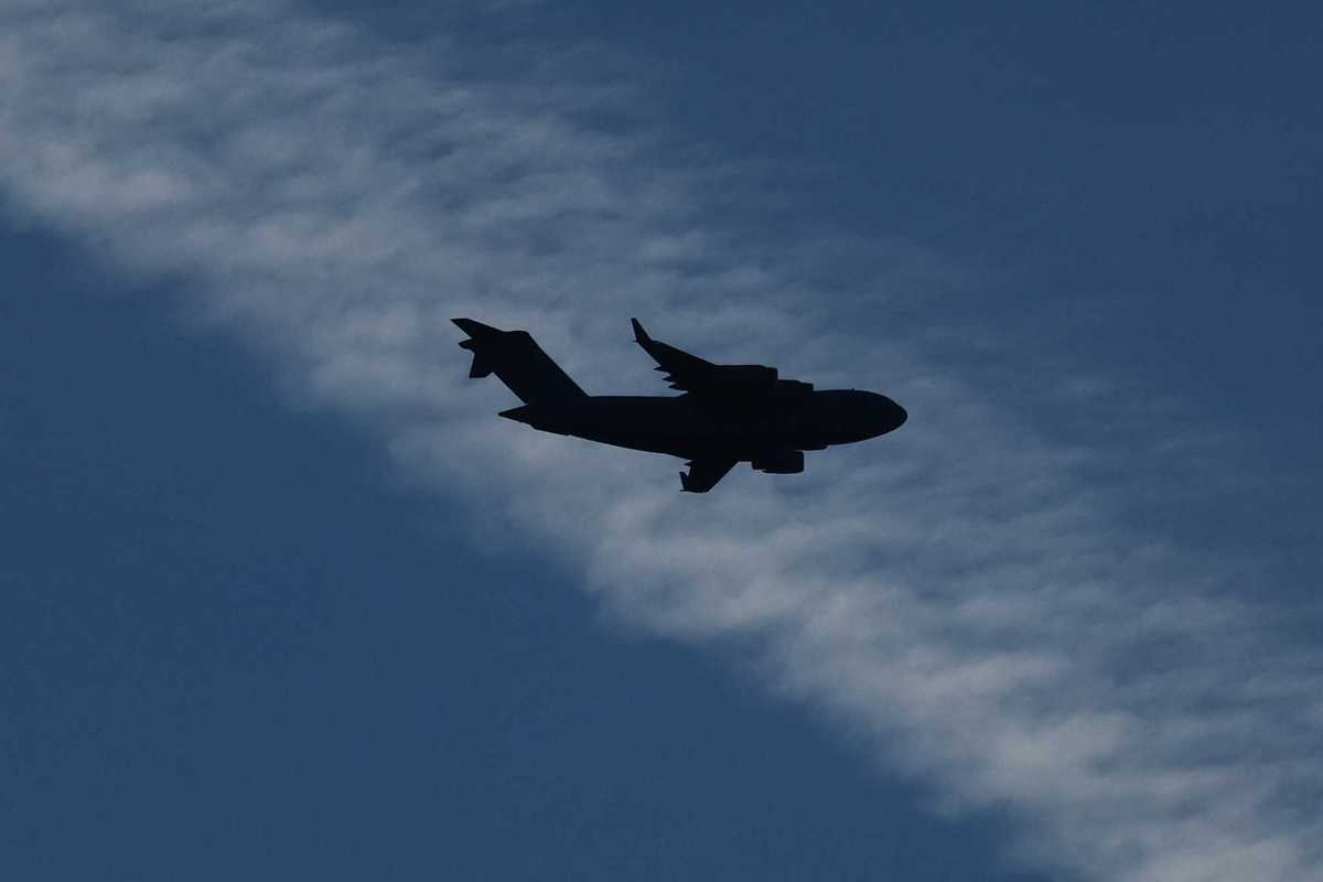 FAA warns airlines on Central, South American flights of potential military actions