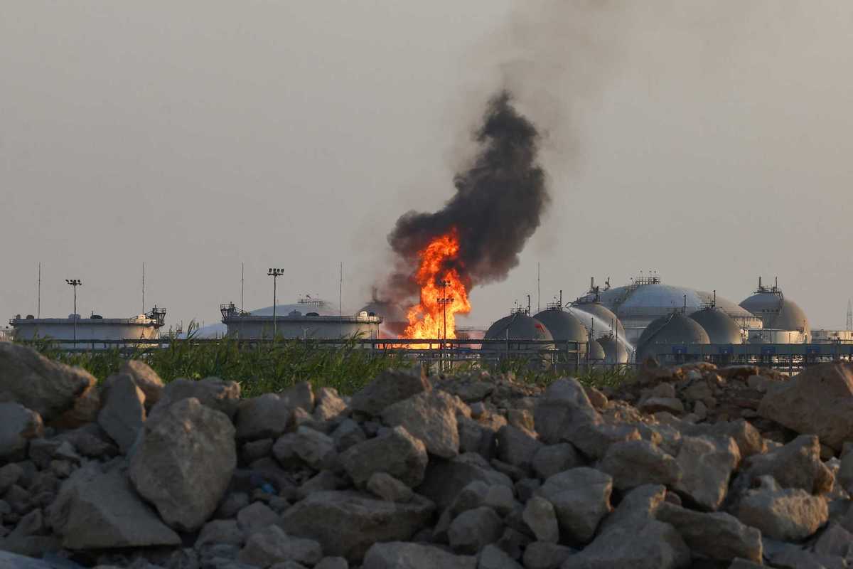 Houthis claim strikes on Riyadh airport and refinery as Pakistan and Turkey pledge rapid troop deployment