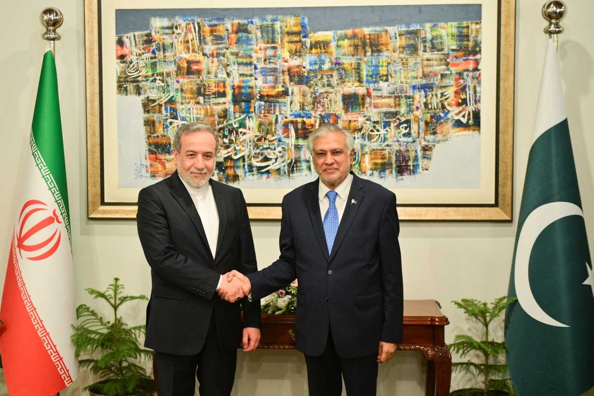 Pakistan, Iran foreign ministers reaffirm commitment to regional peace