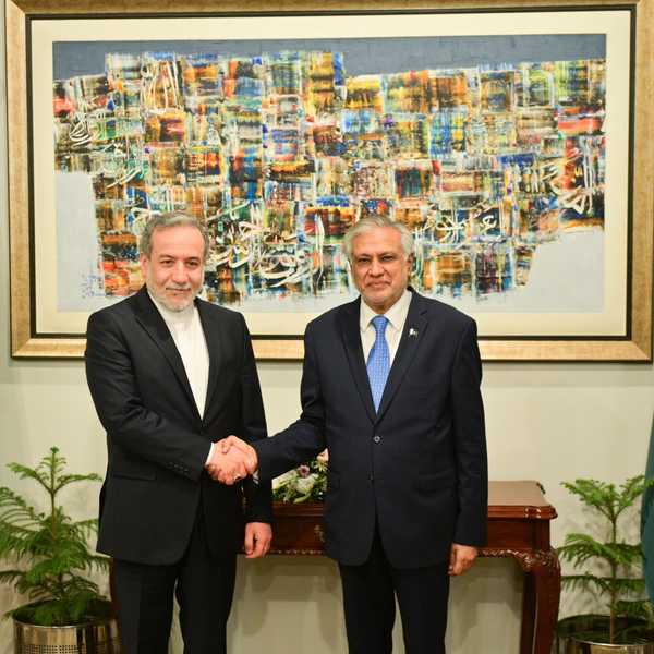 Pakistan deputy PM speaks with Iranian foreign minister amid regional tensions