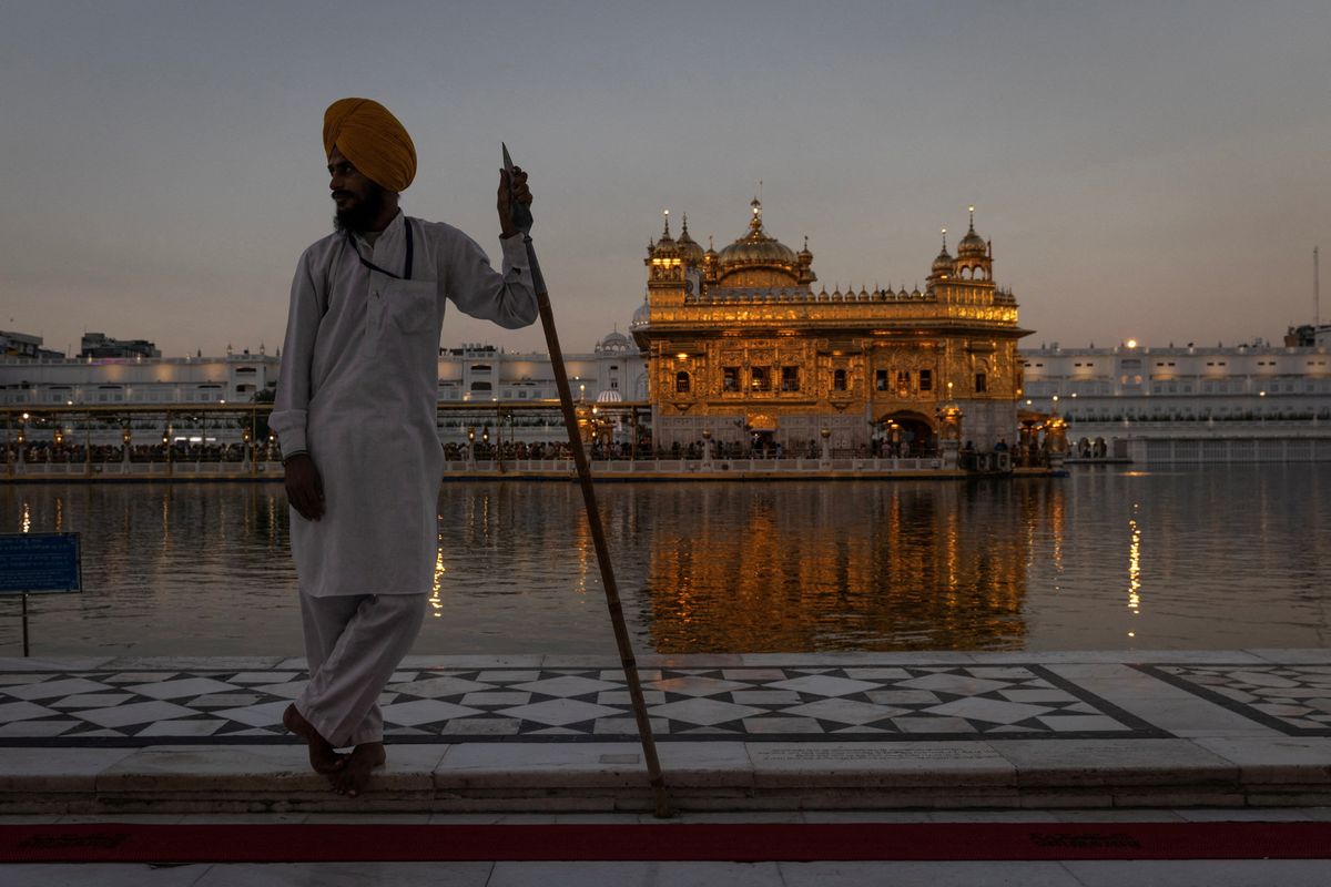 Gunman held after failed attack on Sikh leader in India