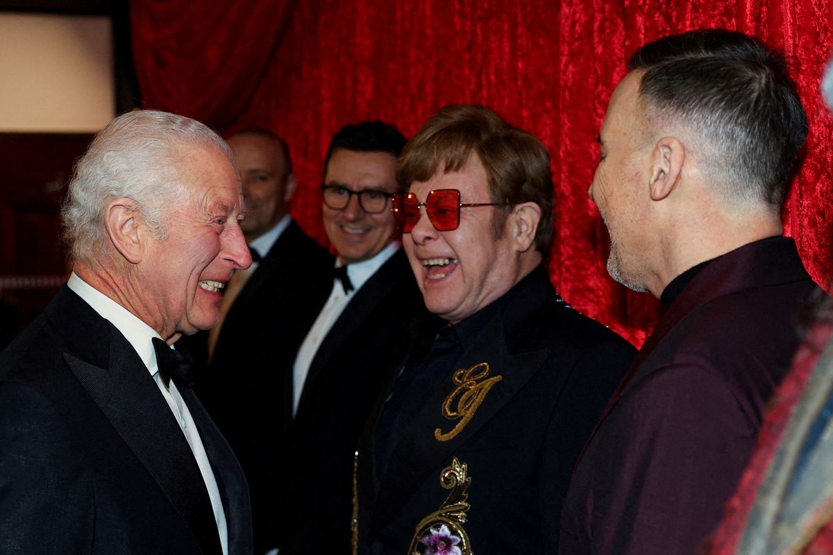 Elton John says he has lost his eyesight