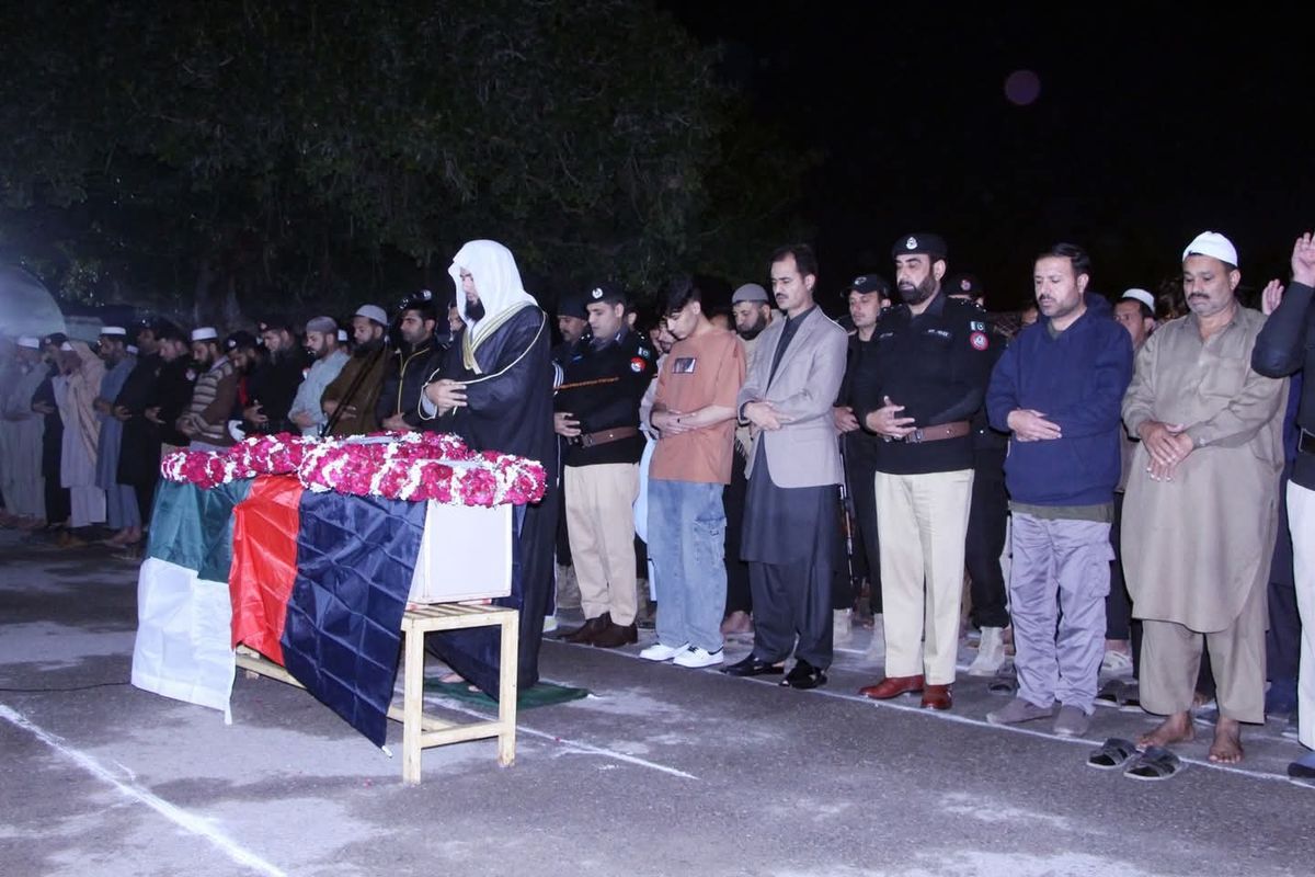 Suicide bombing in Pakistan's northwest kills two policemen, injures two others