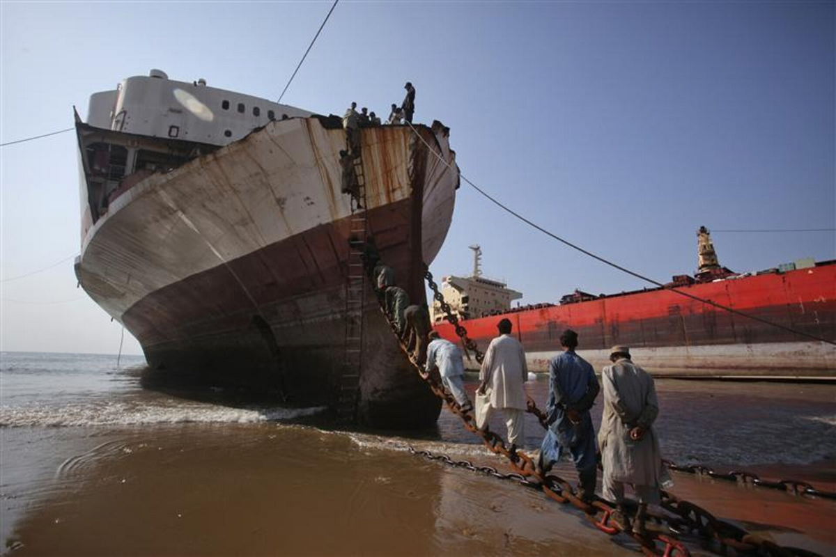Pakistan moves ahead with ship recycling law to meet global environmental standards