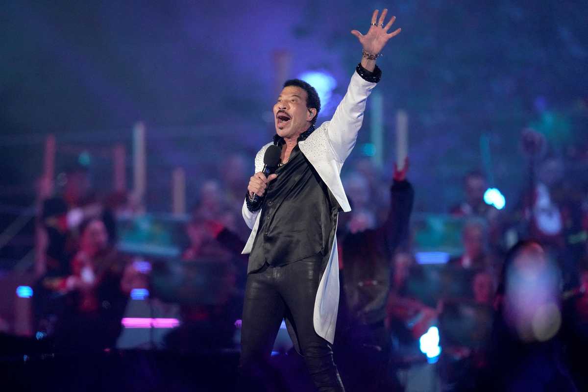 Lionel Richie likens touring to vacation as he announces Europe shows