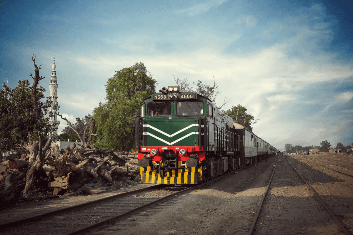 Pakistan, UAE vow deeper railway cooperation