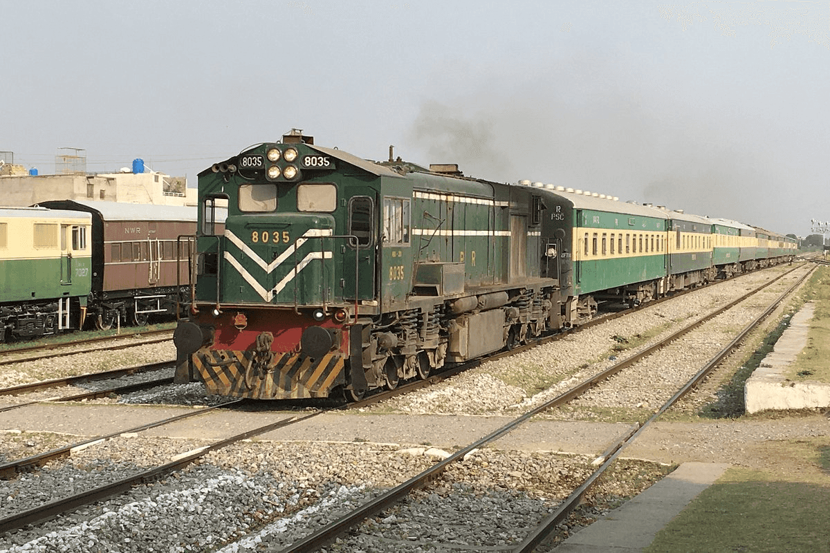 Pakistan Railways partners with national database body to modernize services