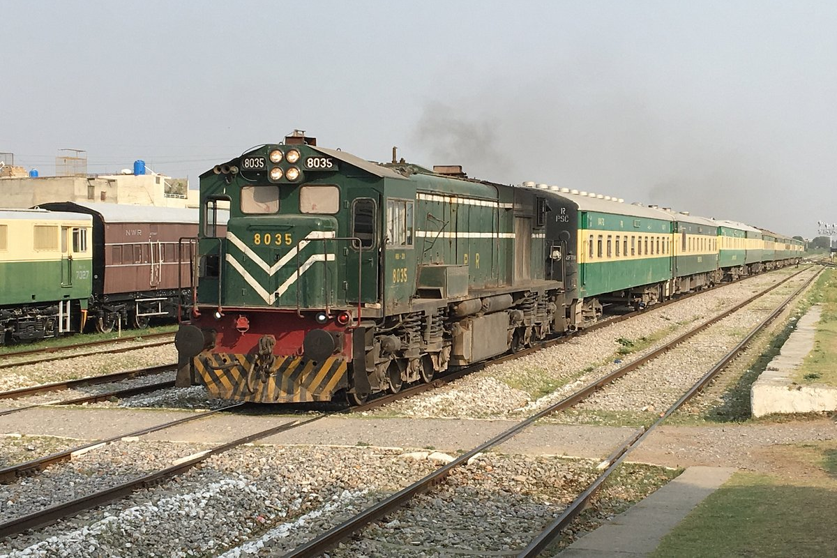 Pakistan Railways partners with national database body to modernize services