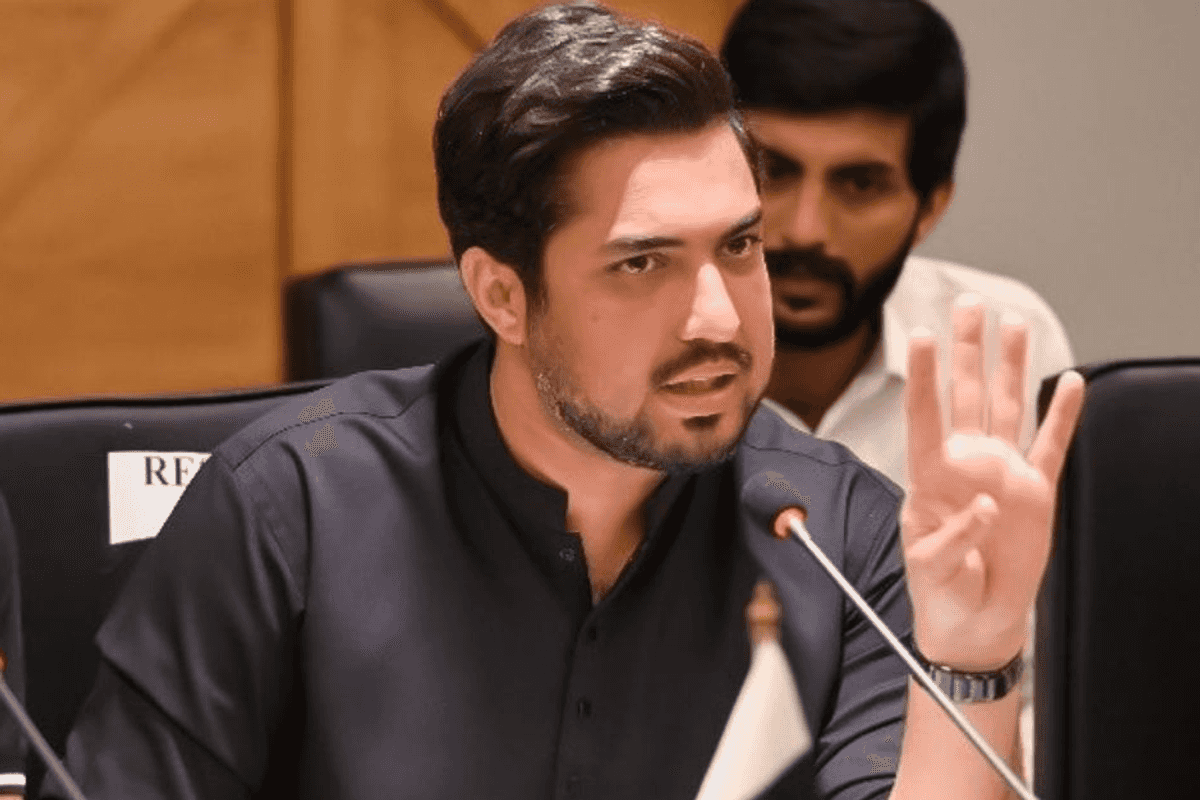 Karachi court grants bail to anchorperson Iqrarul Hassan