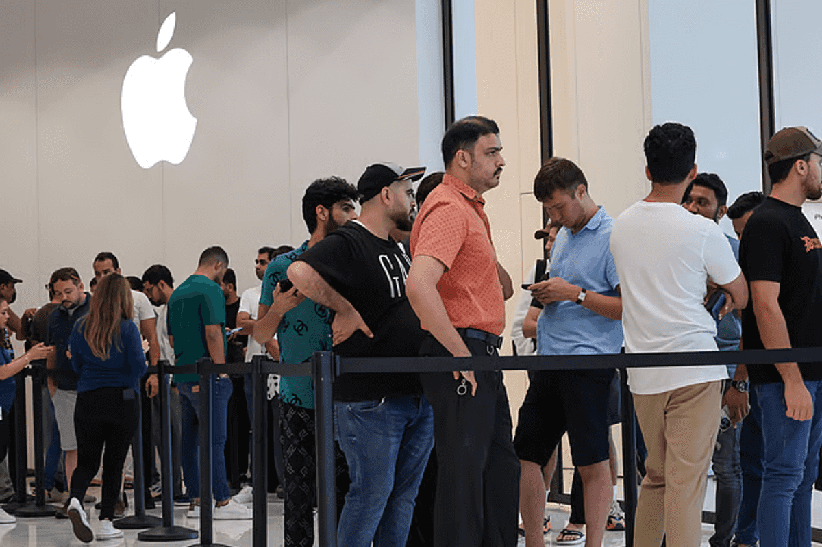 Dubai shoppers queue overnight for iPhone 18 Pro Max launch