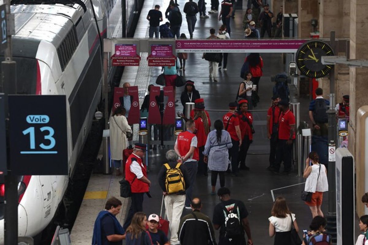 French rail unions threaten to strike ahead of Christmas