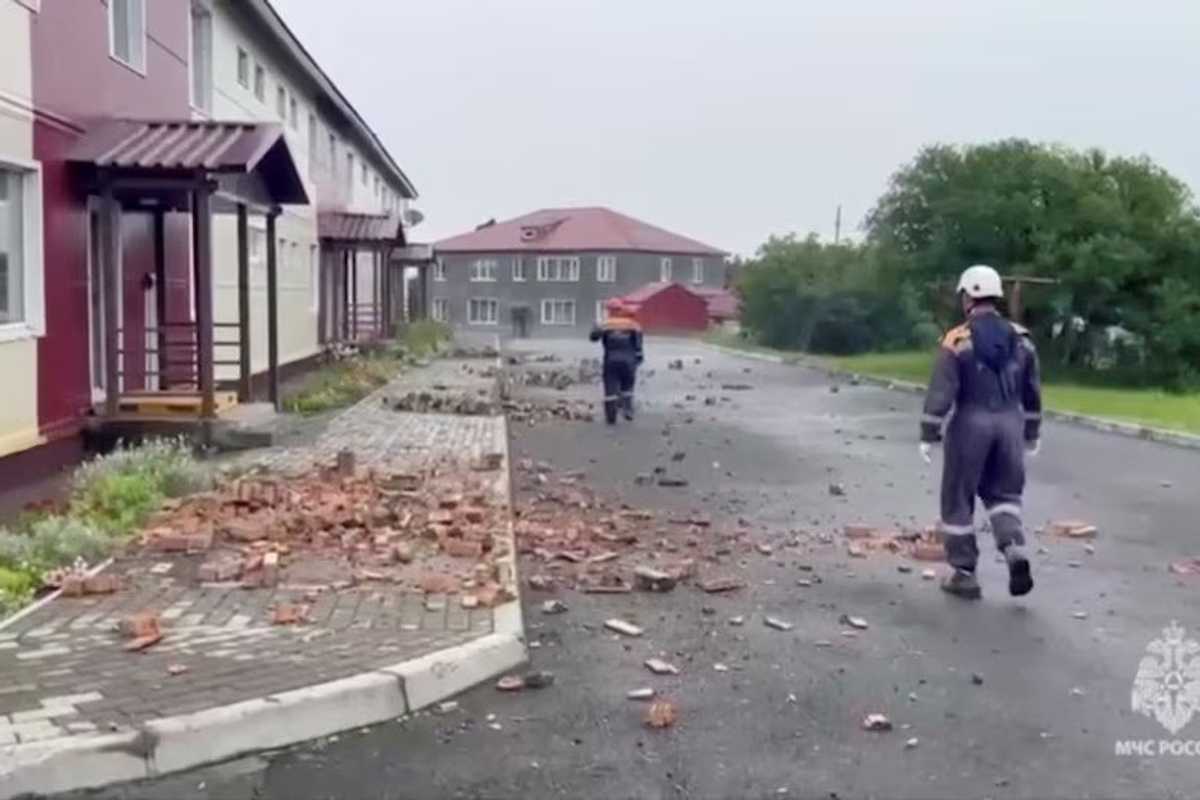 Magnitude 7.4 quake strikes off Russian Far East, tsunami warning issued