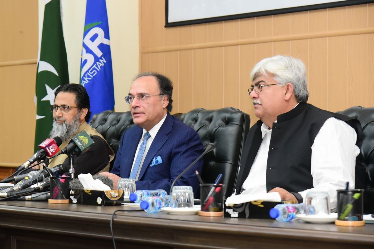 Pakistan finance minister reveals PKR 3,400 billion tax evasion