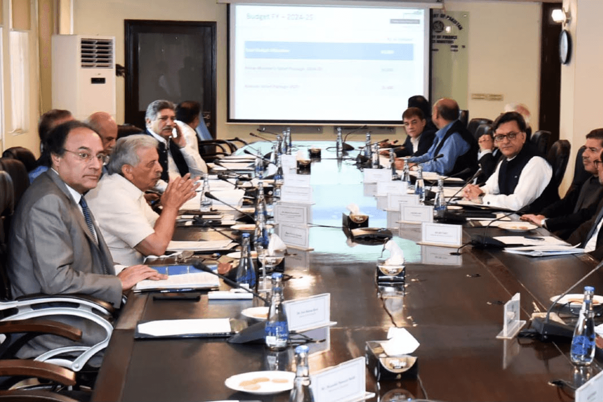 Pakistan govt to increase subsidy for poor families by PKR 916 per month