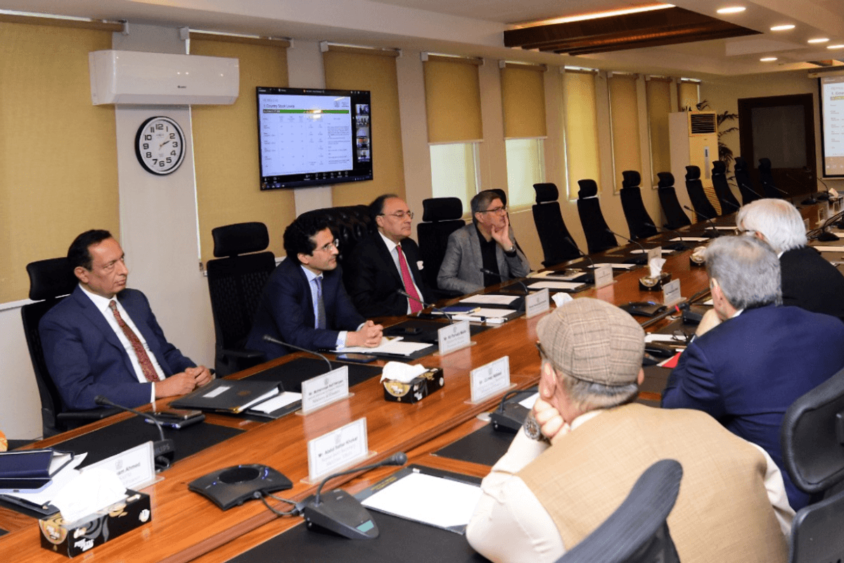 Pakistan has crude oil, diesel stocks for up to 25 days: officials