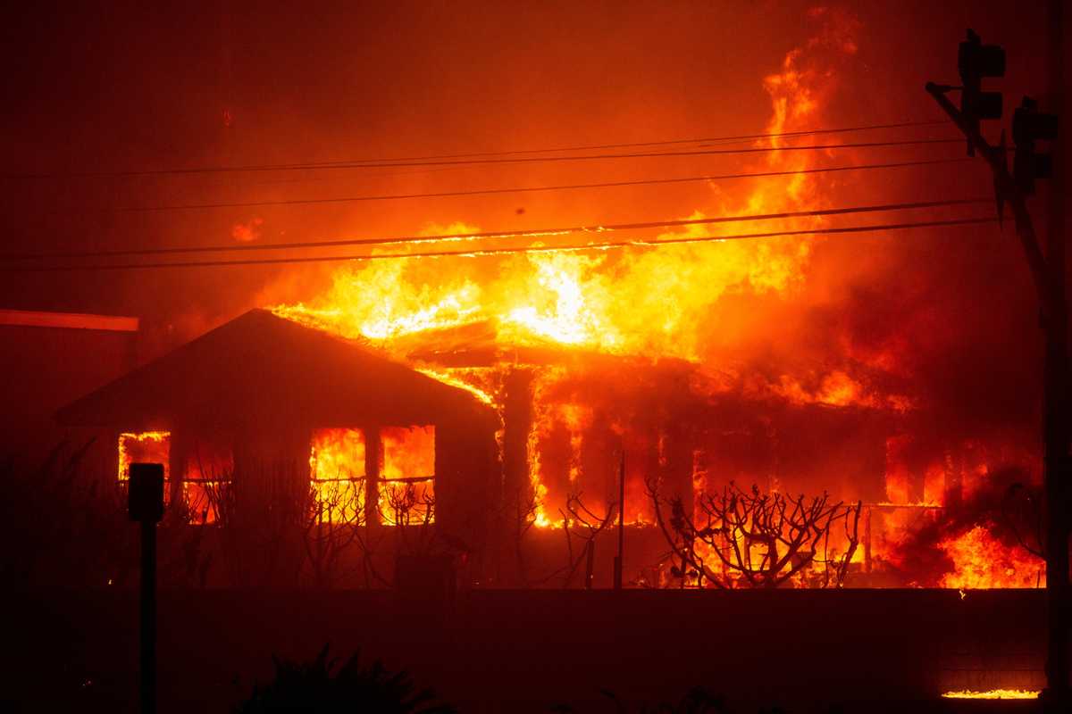 Los Angeles wildfire switches direction, posing new threat