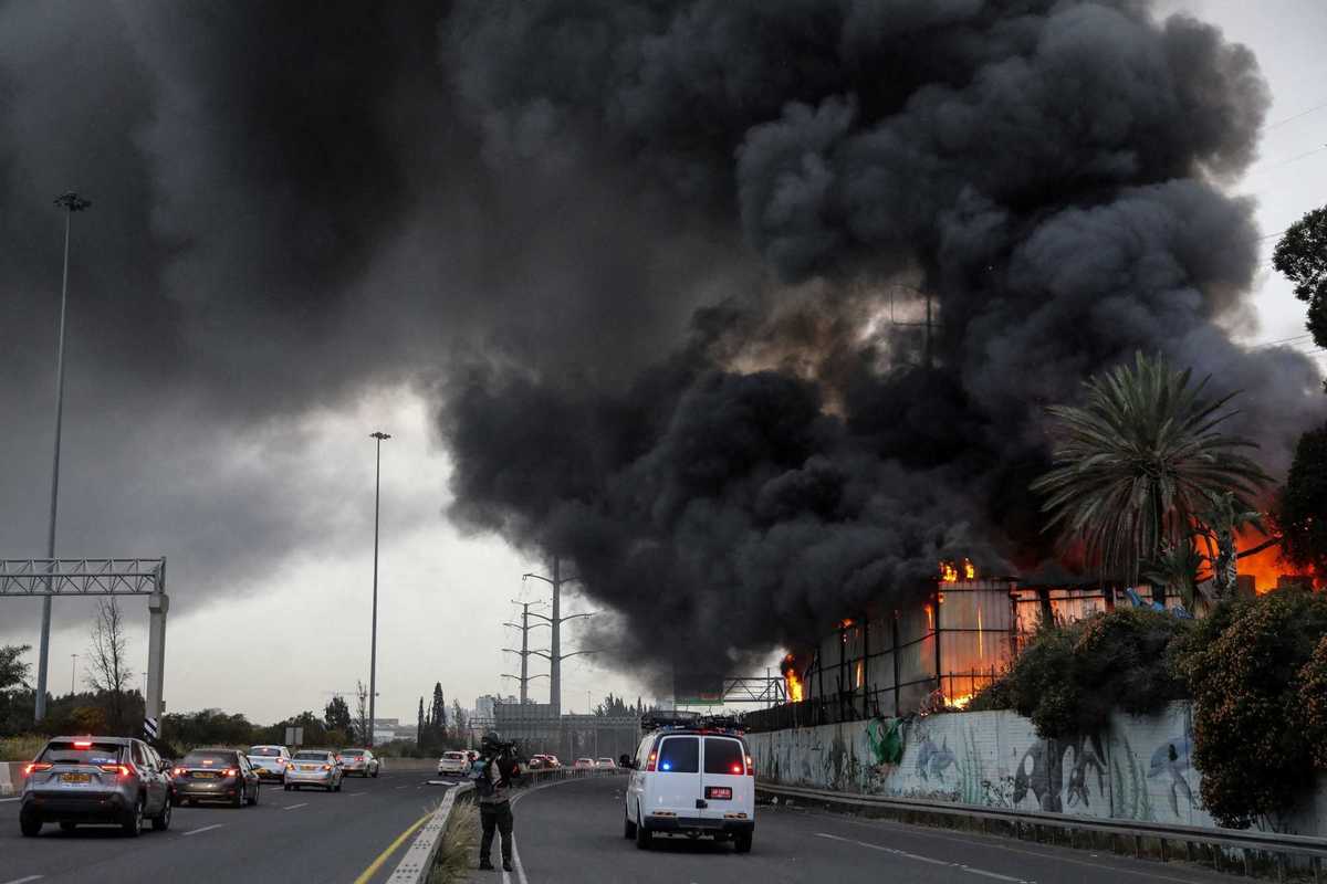 Fire at Iran commercial complex near Tehran kills 8, injures dozens