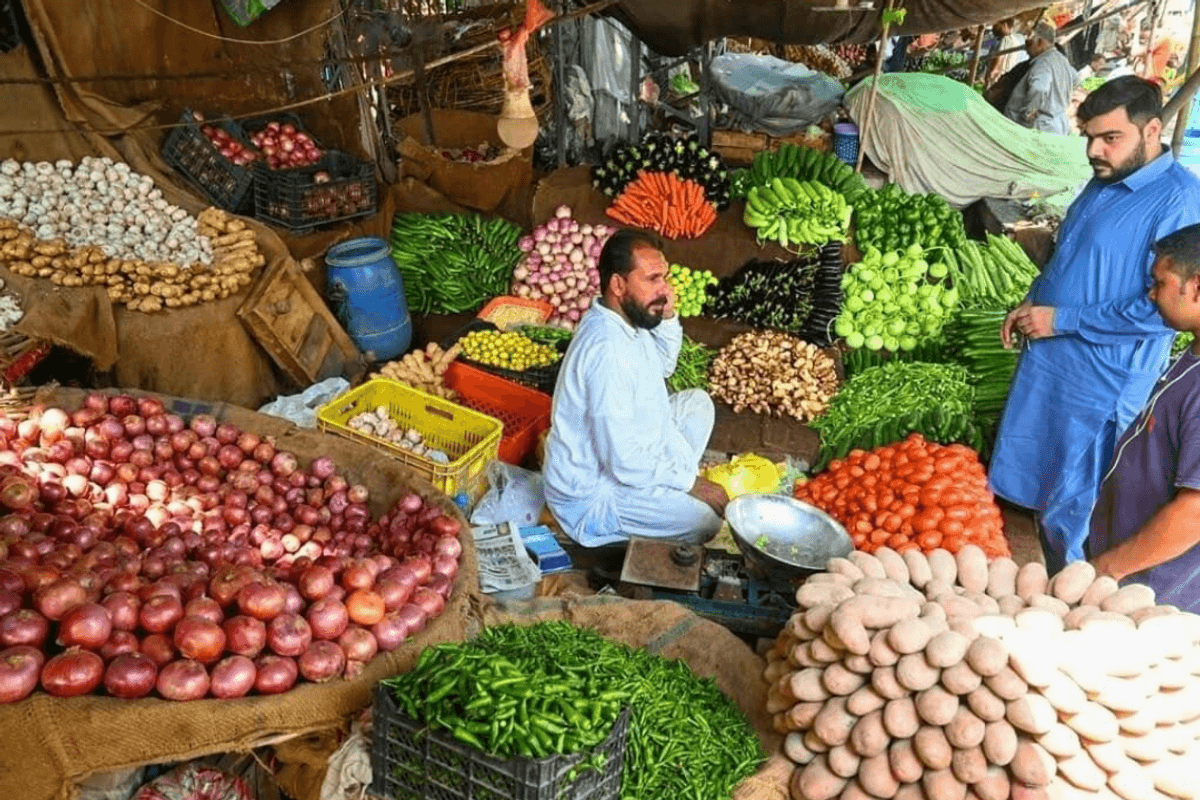 Food prices stay high across Pakistan despite steep fall in diesel, LPG costs