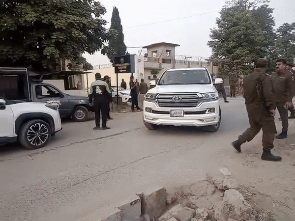 Top leaders of jailed ex-PM Khan’s party in Pakistan released after brief detention